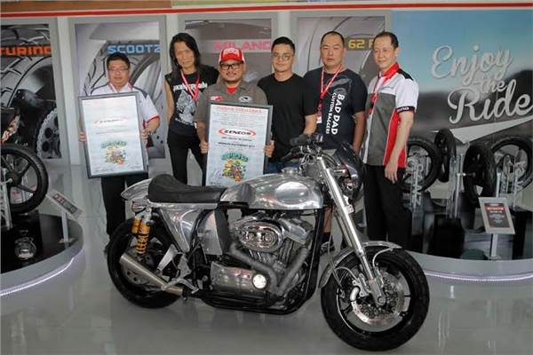 Zeneos Tantang Builder Indonesia di Kustomfest 2015